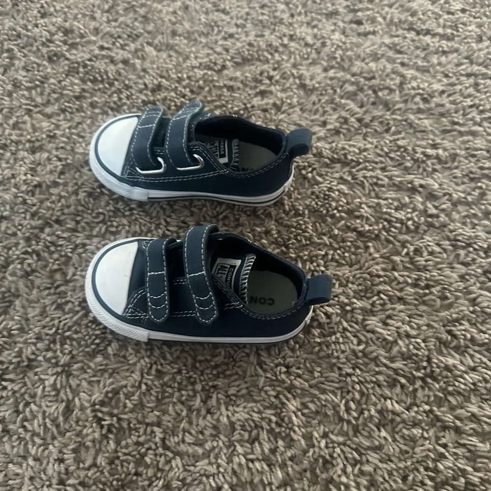 Preloved Converse Kids Navy Sneakers